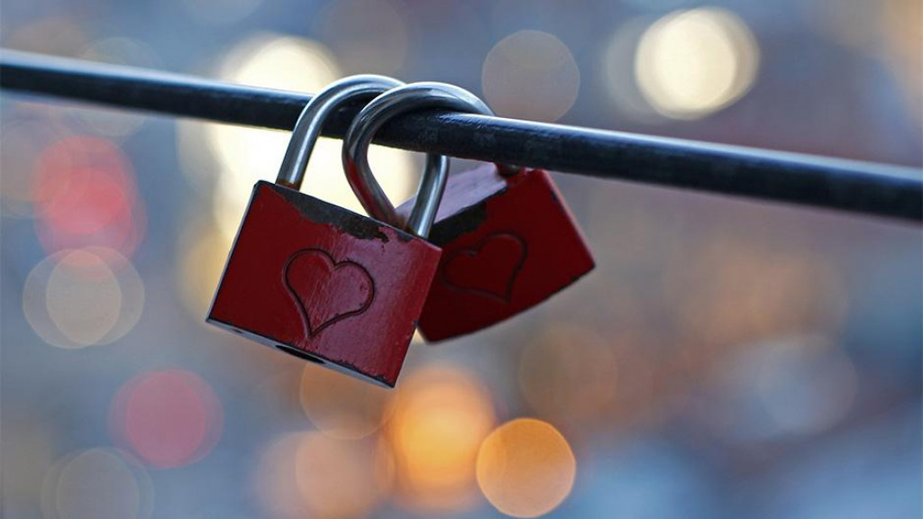 Two love padlocks engraved with hearts, symbolizing everlasting love, are pictured at the St. Peter‘s Church viewing platform in Munich downtown December 18, 2012.  REUTERS/Michaela Rehle (GERMANY - Tags: SOCIETY TRAVEL) - RTR3BTHI