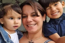 &lt;p&gt;Mariely Chacon (40) žrtvovala je život kako bi spasila živote svog šestogodišnjeg sina i dvogodišnje kćeri nakon brodoloma u Atlantskom oceanu.&lt;/p&gt;
