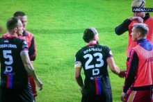 &lt;p&gt;Mostar - Navijači Veleža nezadovoljni suđenjem uletjeli u teren, utakmica je prekinuta&lt;/p&gt;
