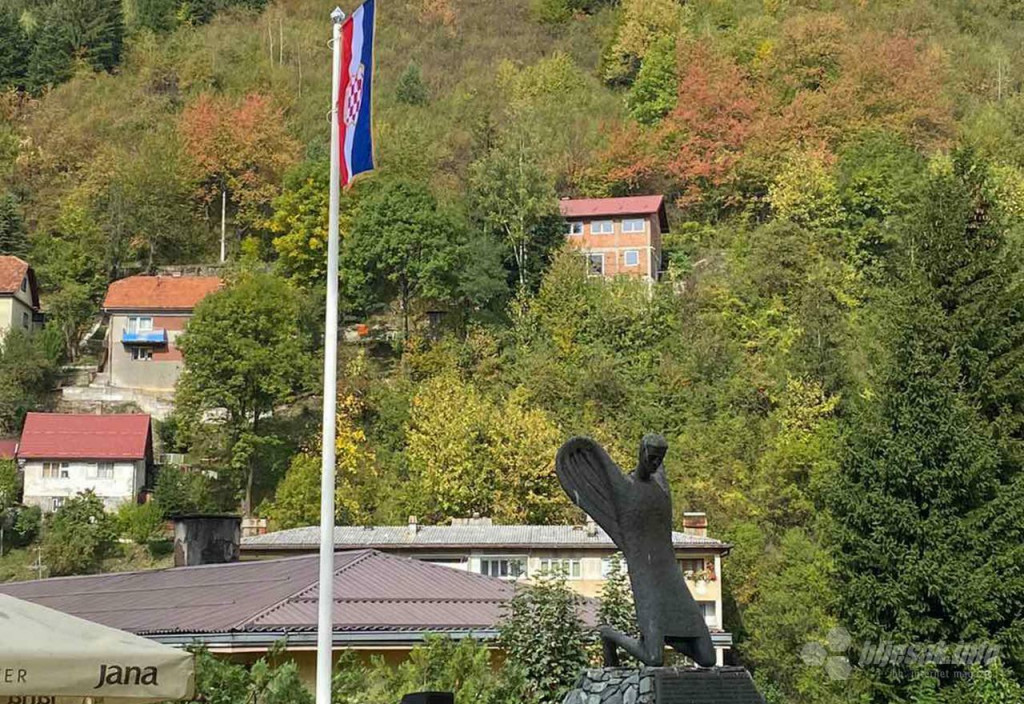 &lt;p&gt;Zastava Hrvata u Varešu&lt;/p&gt;
