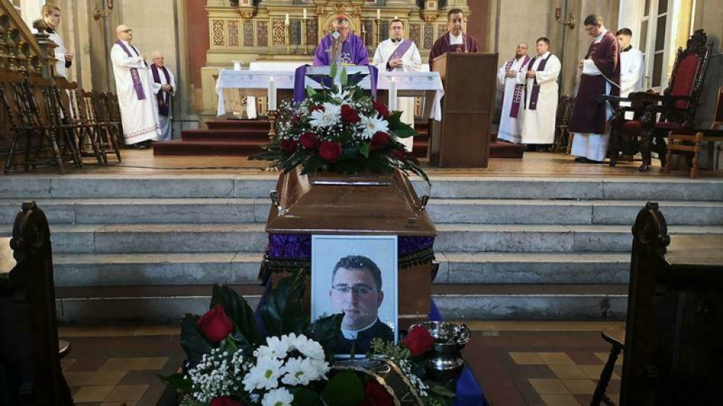 &lt;p&gt;Pokopan svećenik Adnan Petar Mihael Jašarević&lt;/p&gt;
