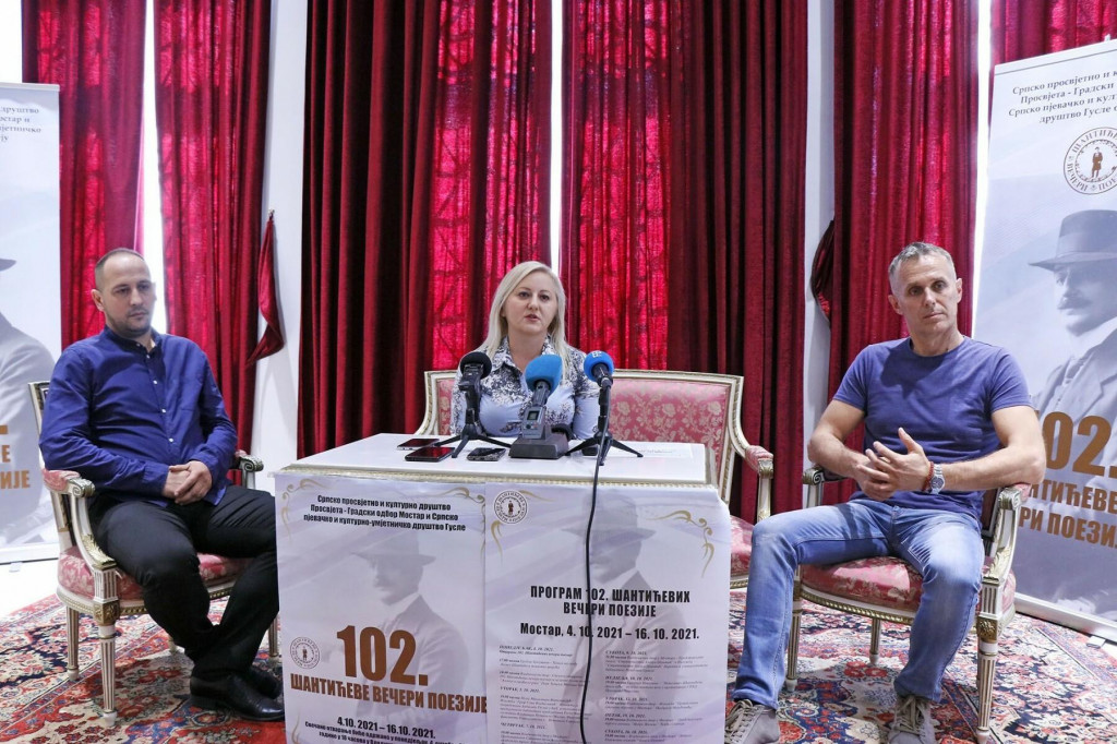 &lt;p&gt;MOSTAR, 1. listopada - Konferencija za novinare u povodu Šantićevih večeri poezije održana je u Vladičanskom dvoru u Mostaru.&lt;/p&gt;
