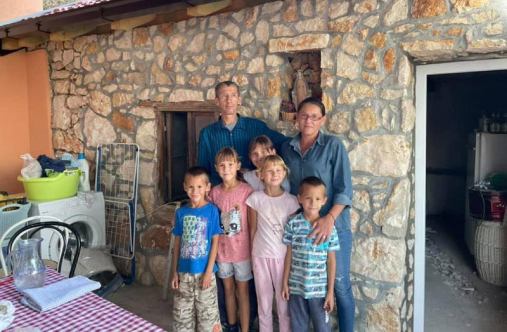 &lt;p&gt;Sedmeročlana obitelj iz Mostara konačno dobila svoj dom&lt;/p&gt;
