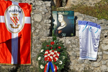 &lt;p&gt;BLAGAJ, 25. listopada - Polaganjem vijenca i paljenjem svijeća u ponedjeljak je na tvrđavi hercega Stjepana Kosače (Stjepan grad) u Blagaju obilježena 543. godišnjica smrti kraljice Katarine Kosače-Kotromanić.&lt;/p&gt;
