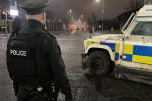 &lt;p&gt;Sjeverna Irska: Naoružani muškarci oteli i zapalili autobus&lt;/p&gt;
