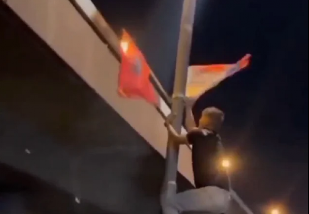&lt;p&gt;U Beogradu skidaju albanske zastave&lt;/p&gt;
