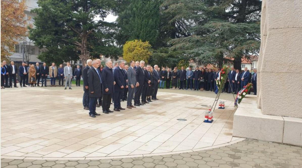 &lt;p&gt;Na 30. obljetnicu uspostave Hrvatske zajednice Herceg Bosne otvoren je spomenik u sjećanje na jedan od najvećih dana u novijoj povijesti hrvatskog naroda u BiH&lt;/p&gt;
