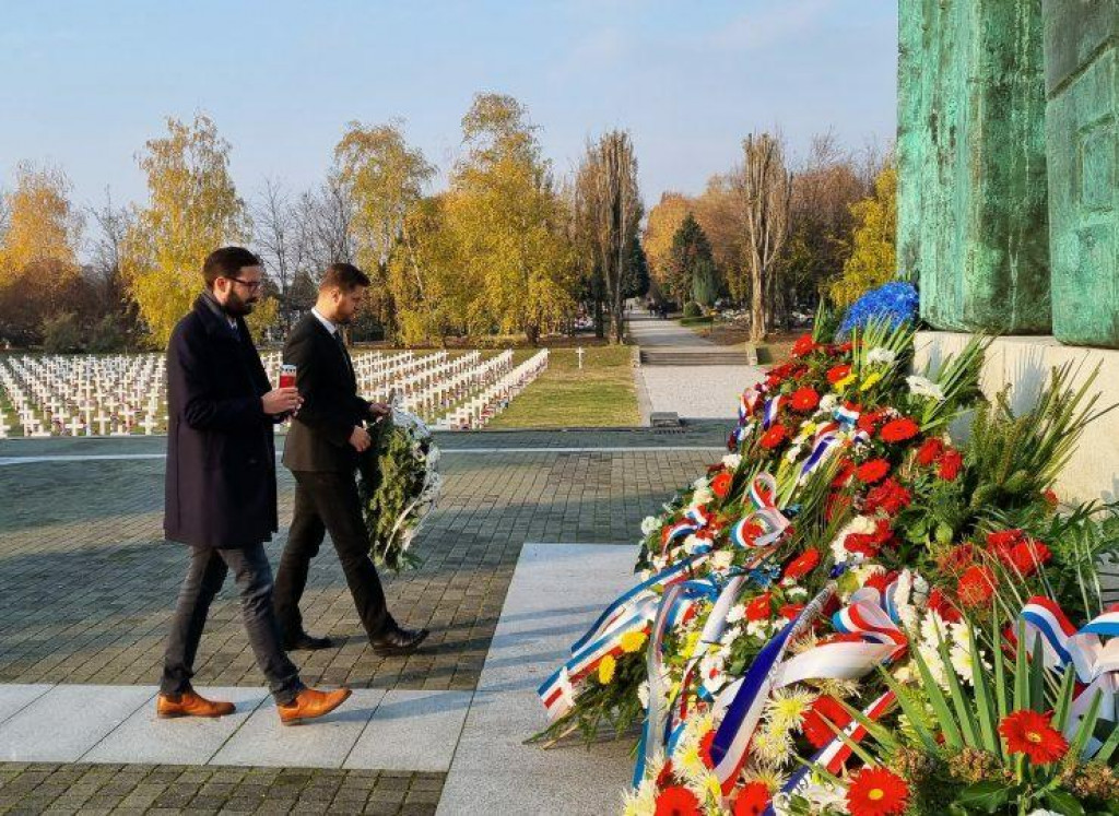 &lt;p&gt;Federalni zastupnici Boban i Čengić odali počast žrtvama u Vukovaru&lt;/p&gt;
