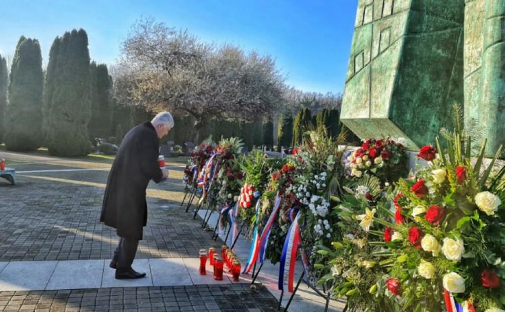 &lt;p&gt;Dragan Čović se poklonio žrtvama Vukovara&lt;/p&gt;

