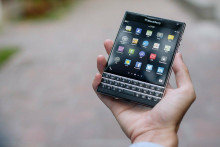 &lt;p&gt;BlackBerry mobitel&lt;/p&gt;
