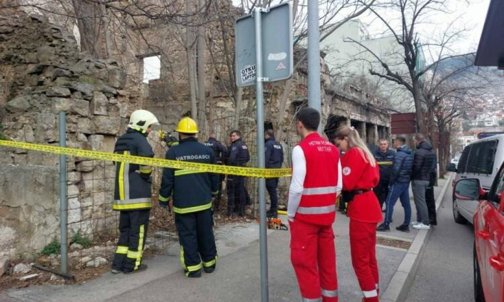 &lt;p&gt;Mostar: Urušila se ruševna zgrada, na terenu vatrogasci i Hitna pomoć&lt;/p&gt;
