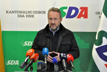 &lt;p&gt;MOSTAR, 11. siječnja (FENA) – Predsjednik Stranke demokratske akcije, Bakir Izetbegović dao je izjave za medije u prostorijama SDA u Mostaru.&lt;br /&gt;
(Foto FENA/Emanuel Soca)&lt;/p&gt;
