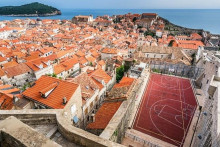 &lt;p&gt;Košarkaško igralište u Dubrovniku&lt;/p&gt;
