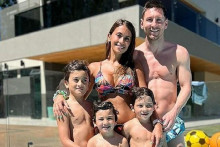 &lt;p&gt;Lionel Messi sa suprugom i djecom&lt;/p&gt;
