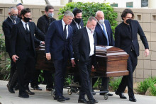 &lt;p&gt;Pokopan Bob Saget, lijes mu nosili kolege iz Pune kuće&lt;/p&gt;
