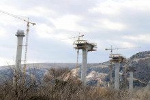&lt;p&gt;MOSTAR, 25. siječnja (FENA) – Nakon godina gradnje i uloženih milijuna poznat je vremenski okvir dovršetka najvećeg poslijeratnog projekta u Bosni i Hercegovini - koridora V-c.(Foto FENA/Emanuel Soca)&lt;/p&gt;
