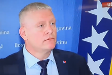 &lt;p&gt;Zlatan Begić burno reagirao na pitanje o sankcijama Asimu Sarajliću: Nećemo napustiti koaliciju sa SDA&lt;/p&gt;
