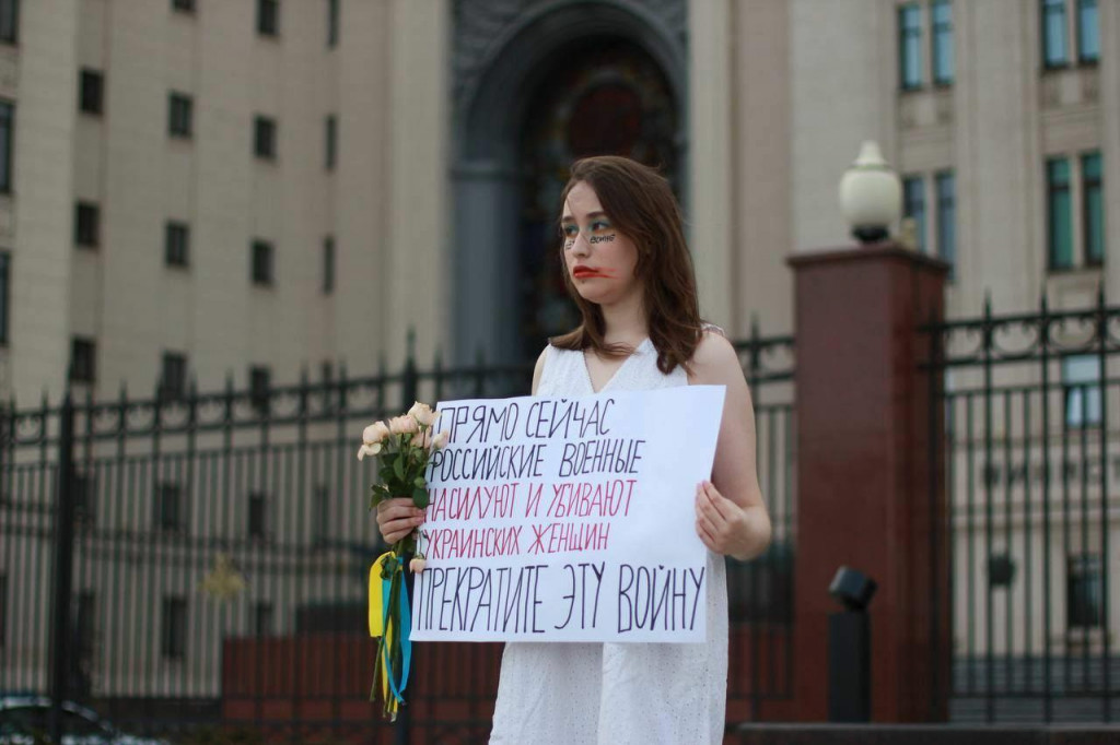 &lt;p&gt;”Trenutno ruski vojnici ubijaju i siluju žene u Ukrajini”&lt;/p&gt;
