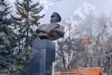 &lt;p&gt;Ukrajinska vojska srušila spomenik maršalu Žukovu&lt;/p&gt;
