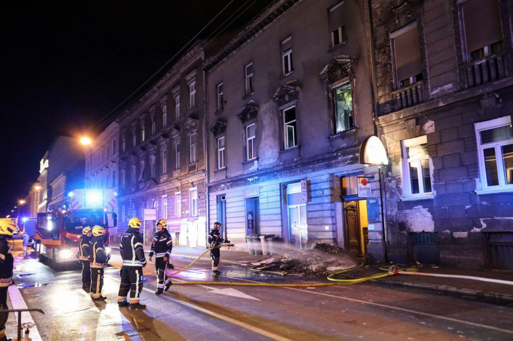 &lt;p&gt;30.04.2022., Zagreb - Vatrogasci gase pozar u stanu u Palmoticevoj 19. Svi stanari iz zgrade su evakuirani. Photo: Emica Elvedji/PIXSELL&lt;/p&gt;
