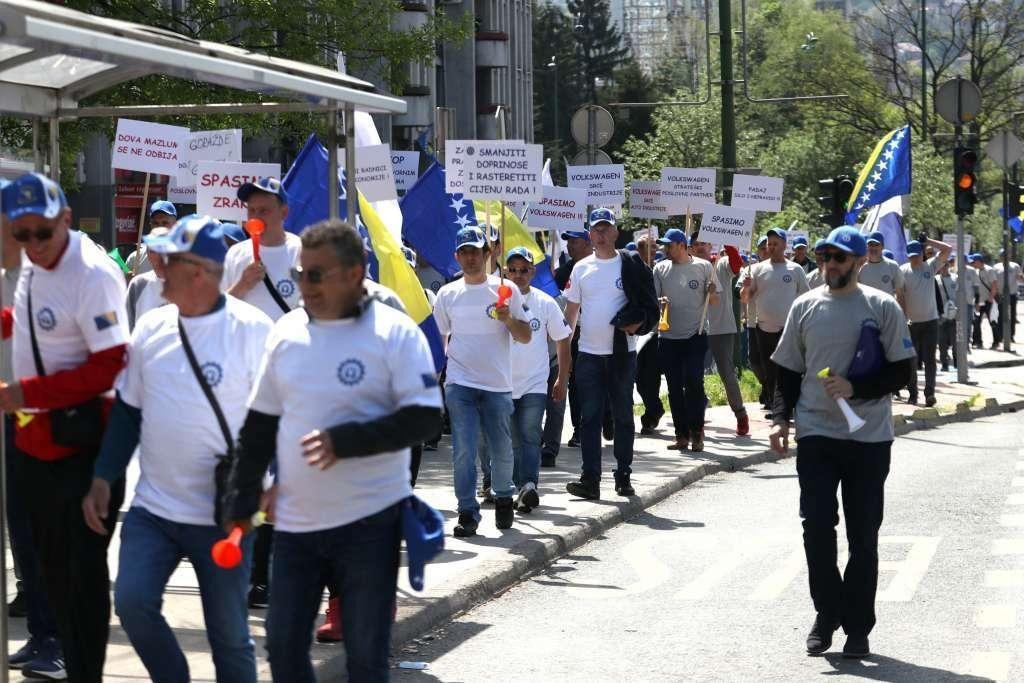 &lt;p&gt;Sindikat metalaca Federacije BiH danas je u Sarajevu organizirao prvosvibanjsku protestnu šetnju na kojoj je ukazano na šest zahtjeva s ciljem doprinošenja poboljšanja statusa metalaca.&lt;/p&gt;
