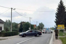 &lt;p&gt;Zagreb, 7.5.2022.- Tri su osobe smrtno stradale u subotu poslijepodne prilikom slijetanja vozila s ceste u mjestu Ogulinec na području Velike Gorice, potvrdila je zagrebačka policija.&lt;/p&gt;
