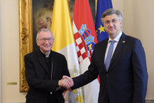 &lt;p&gt;Državni tajnik Svete Stolice kardinal Pietro Parolin sastao se s premijerom Republike Hrvatske Andrejem Plenkovićem&lt;/p&gt;

