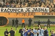 &lt;p&gt;Dinamovi navijači na kraju utakmice razvili transparent i provocirali hajdukovce&lt;/p&gt;
