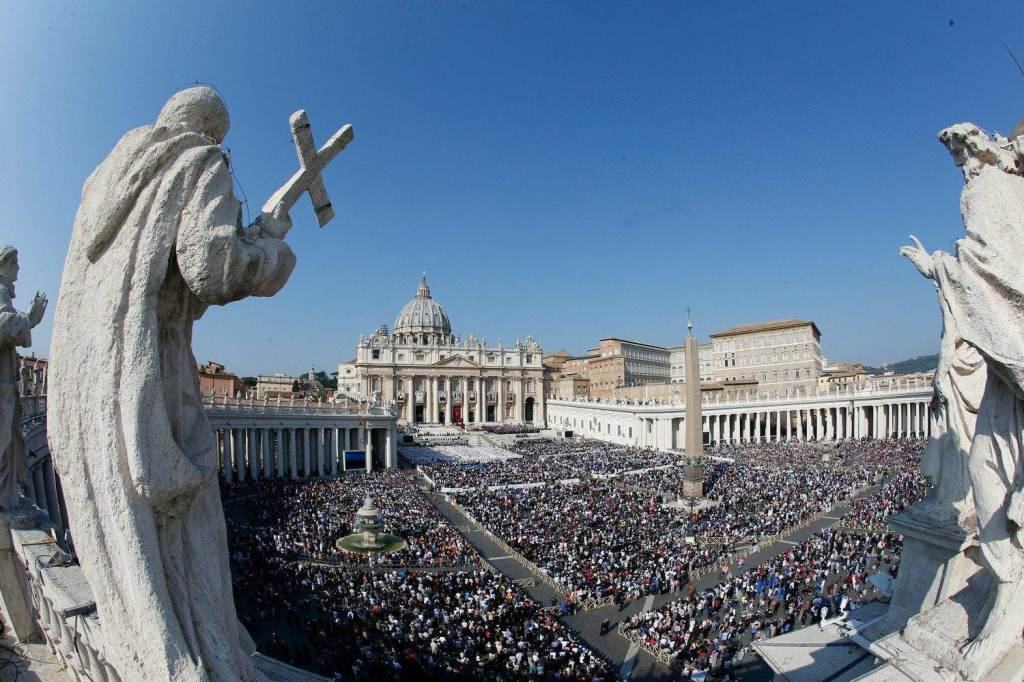 &lt;p&gt;Trg svetog Petra u Vatikanu&lt;/p&gt;
