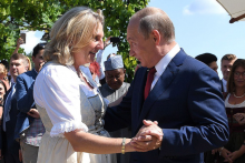 &lt;p&gt;Karin Kneissl i Vladimir Putin&lt;/p&gt;
