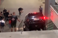 &lt;p&gt;Uhićen vozač iz Hrvatske koji se pokušao spustiti niz stepenice banjalučke tržnice&lt;/p&gt;

