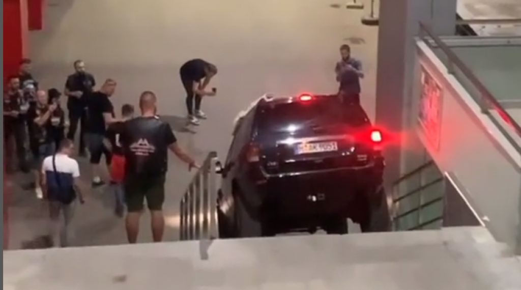 &lt;p&gt;Uhićen vozač iz Hrvatske koji se pokušao spustiti niz stepenice banjalučke tržnice&lt;/p&gt;
