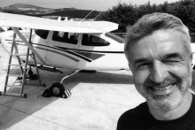 &lt;p&gt;Joško Sladojević ispred zrakoplova Cessna u kojem je poginuo&lt;/p&gt;
