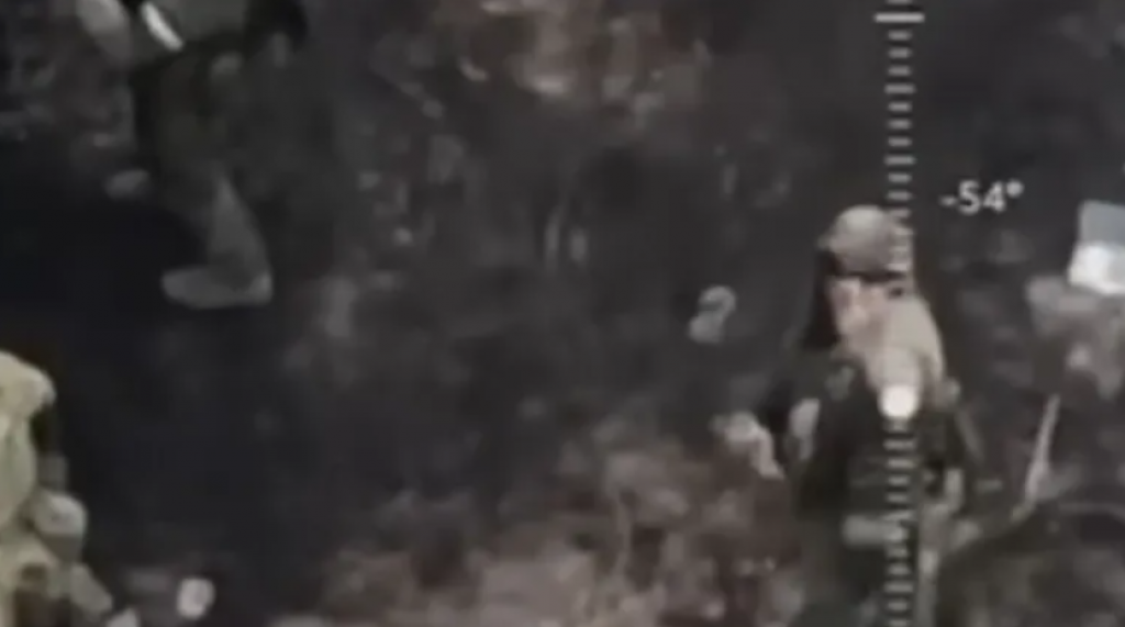 &lt;p&gt;Ruski vojnik pokazuje srednji prst&lt;/p&gt;
