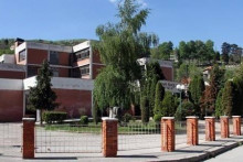 &lt;p&gt;Učenici evakuirani: Stigla dojava o postavljenoj bombi u Osnovnoj školi Travnik&lt;/p&gt;
