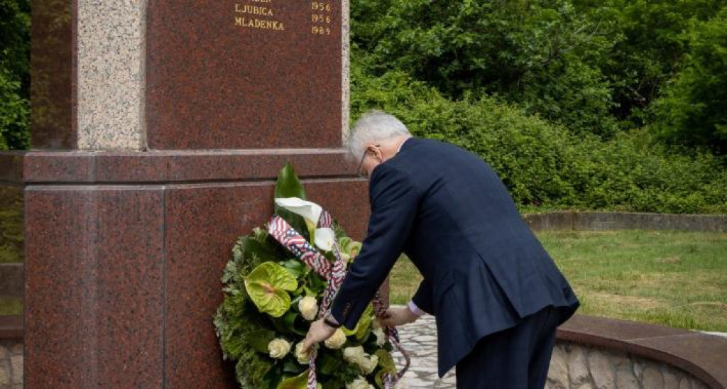 &lt;p&gt;Veleposlanik Murphy odao počast hrvatskim civilnim žrtvama masakra u Grabovici&lt;/p&gt;
