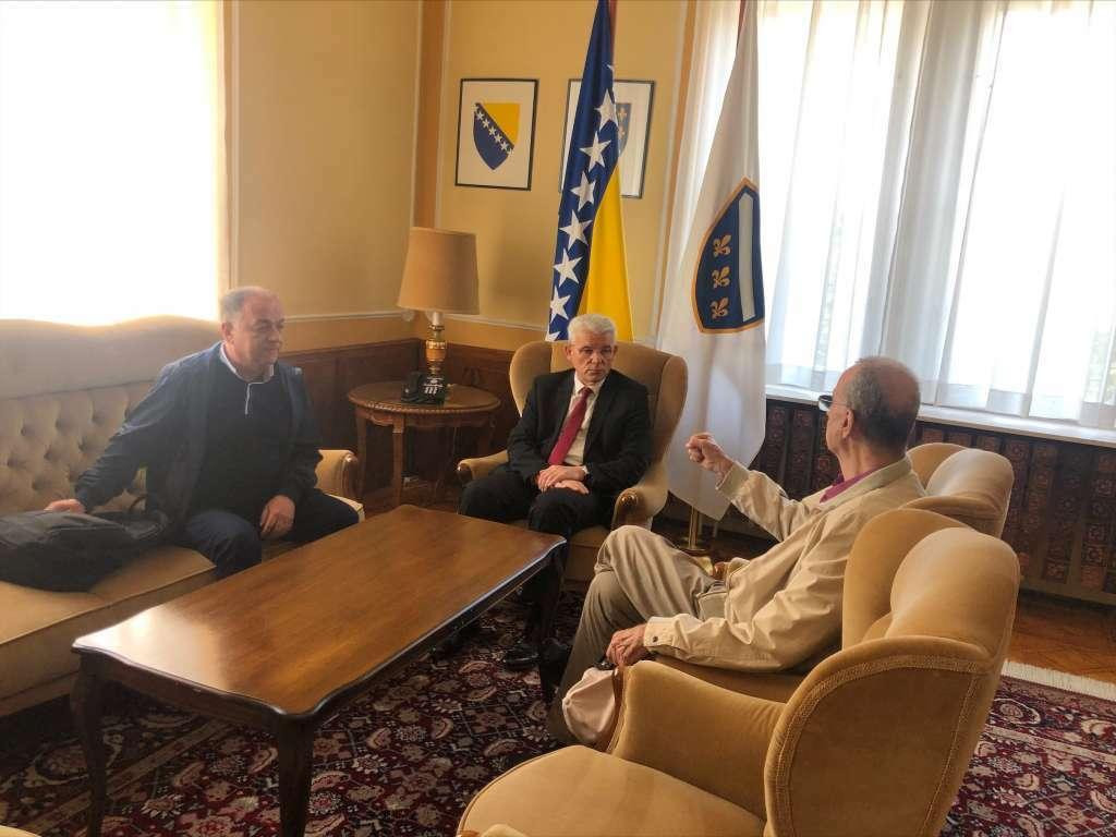 &lt;p&gt;Predsjedavajući Predsjedništva Bosne i Hercegovine Šefik Džaferović razgovarao s predstavnicima Udruženja žrtava i svjedoka genocida&lt;/p&gt;
