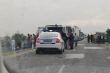 &lt;p&gt;Teška nesreća u Srbiji: Prevrnuo se autobus s radnicima, ima poginulih&lt;/p&gt;
