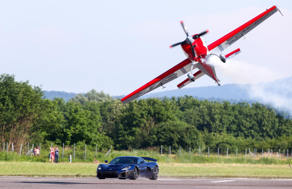 &lt;p&gt;Sportski zrakoplov leti iznad Rimac Nevere na aerodromu u Varaždinu u sklopu eventa Fly Over&lt;/p&gt;
