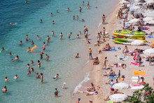 &lt;p&gt;Novi rekord: Poslodavac iz Dalmacije osobi koja će peći palačinke na plaži nudi ‘doktorsku‘ plaću&lt;/p&gt;
