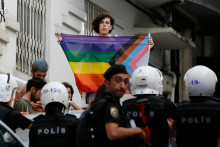 &lt;p&gt;Gay pride u Istanbulu&lt;/p&gt;
