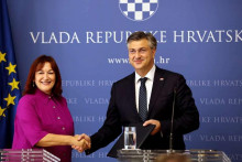 &lt;p&gt;Šuica uručila PLenkoviću odluku o isplati prve rate od 700 milijuna eura u sklopu Nacionalnog plana oporavka i otpornosti&lt;/p&gt;
