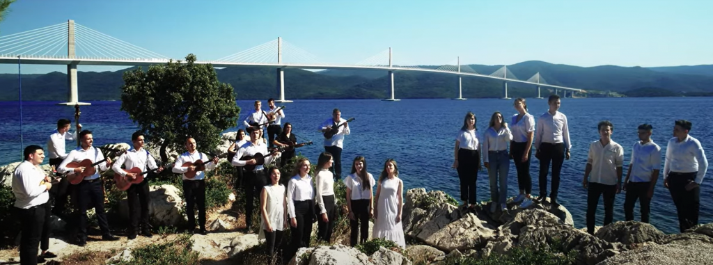 &lt;p&gt;Hercegovački svećenik uglazbio stihove pjesme o Pelješkom mostu&lt;/p&gt;
