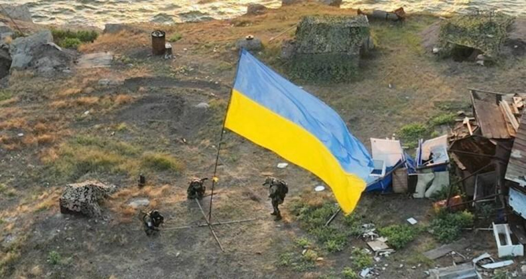 &lt;p&gt;Ukrajinska zastava na Zmijskom otoku&lt;/p&gt;

