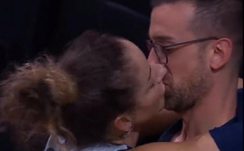 Izbornik Srbije i talijanska odbojkašica razmijenili strastven poljubac nakon finala Lige nacije