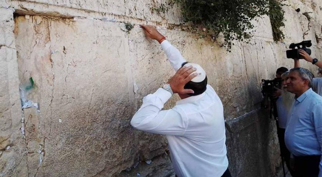&lt;p&gt;Dodik kod Zapadnog zida u Jeruzalemu&lt;/p&gt;
