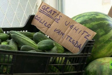 &lt;p&gt;Poljoprivrednik prodaje lubenice na jedinstven način: &amp;#39;Ipak treba imati vjere u dobre ljude&amp;#39;&lt;/p&gt;
