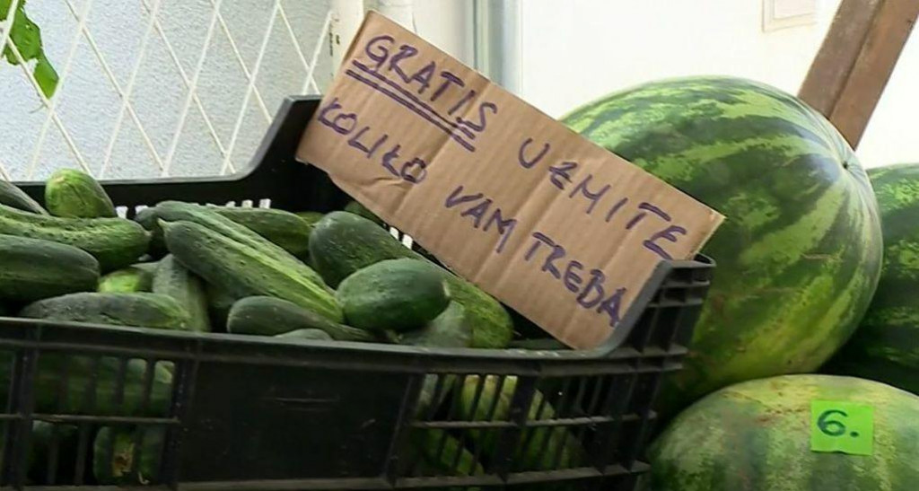 &lt;p&gt;Poljoprivrednik prodaje lubenice na jedinstven način: &amp;#39;Ipak treba imati vjere u dobre ljude&amp;#39;&lt;/p&gt;
