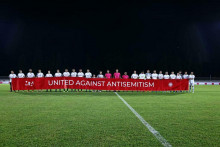 &lt;p&gt;U Mostaru igrači istaknuli transparent ”United against antisemitism”&lt;/p&gt;
