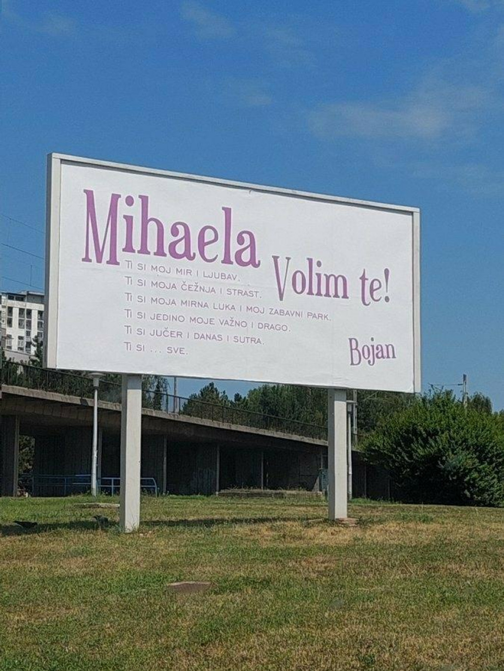 &lt;p&gt;Na zagrebačkoj Peščenici pojavio se plakat s ljubavnom porukom jednoj Mihaeli&lt;/p&gt;
